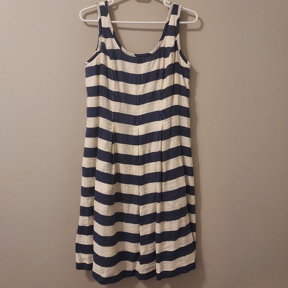 A line dress - Picture 1 of 2